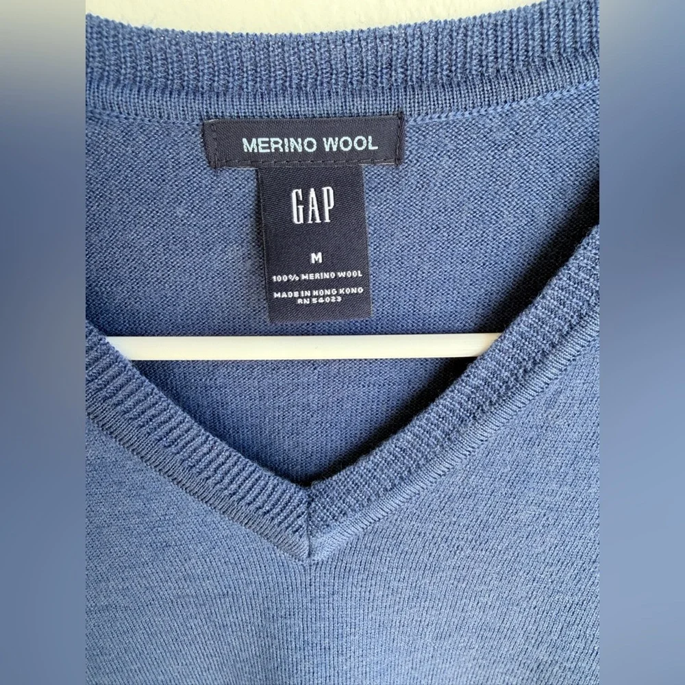 Gap Men’s Merino Wool V-Neck Sweater Blue Size Medium